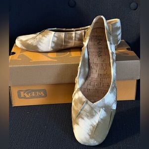 Korks Size 10 Palmer Flat Olive Green Tie Dye Fabric